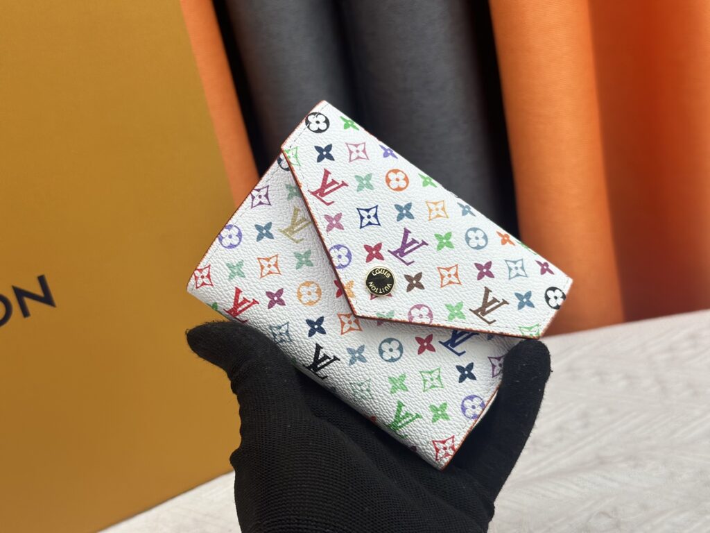ルイ・ヴィトン「LV x TM」ポルトフォイユ・ヴィクトリーヌ ウォレット