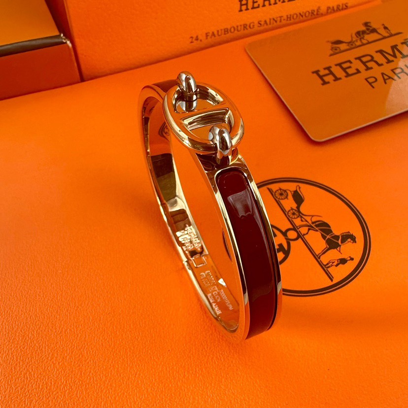 エルメス ブランドの象徴的なブレスレット