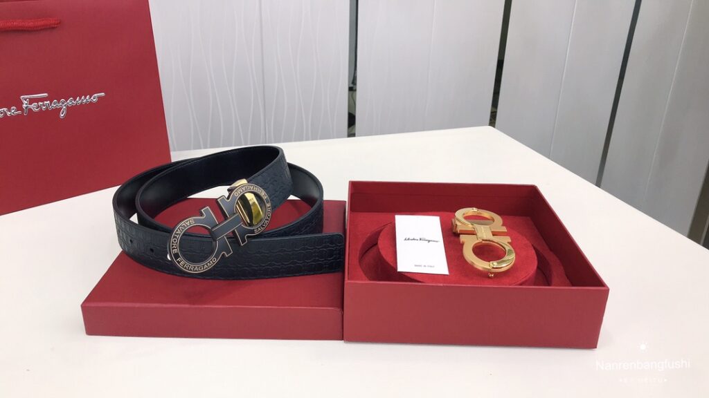 フェラガモ「Ferragamo」リバーシブルベルト「デュアルバックル」
