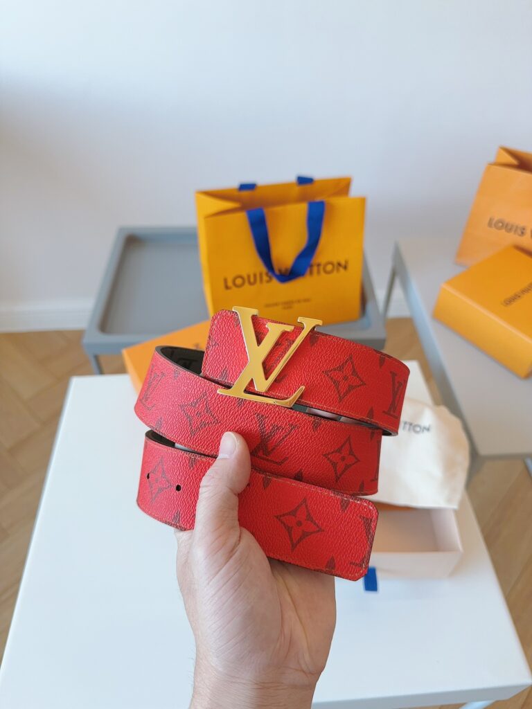 ルイ・ヴィトン「Louis Vuitton」ベルト・LV イニシャル 40MM