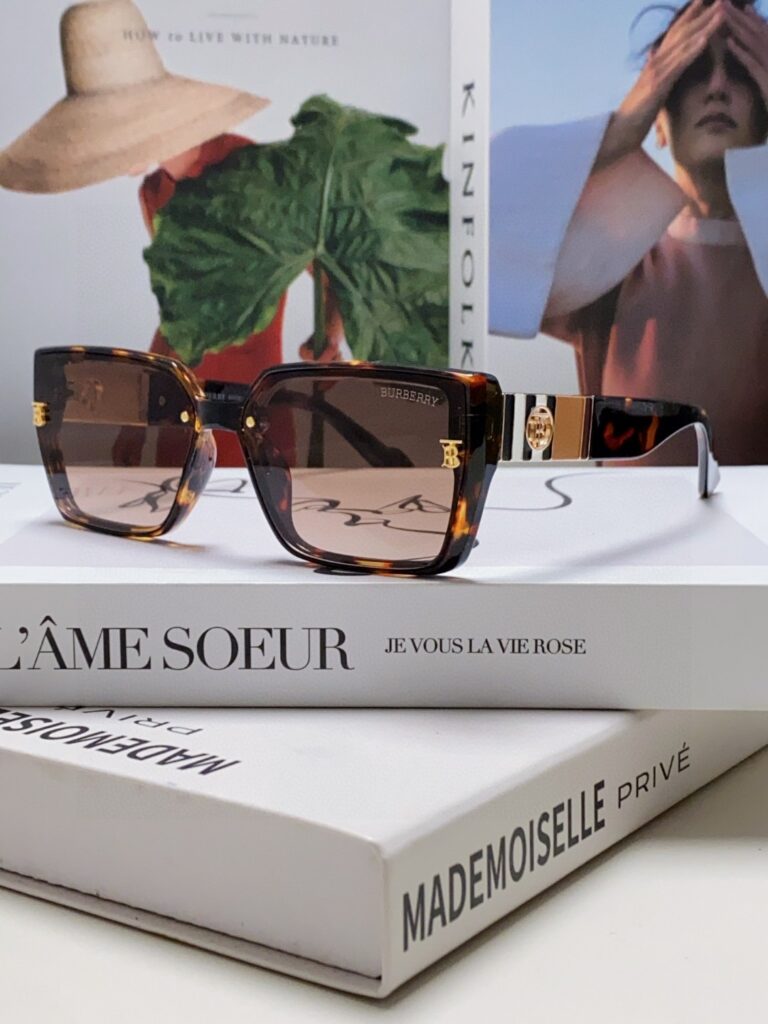 【店頭新登場】Burberry ブリティッシュデザインサングラス「アウトドア適合」