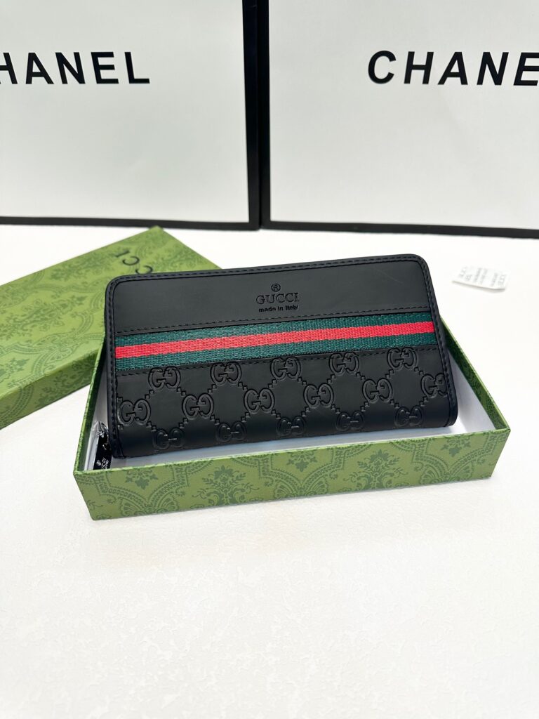 グッチ「Gucci」シグネチャー レザー ウェブ ジップアラウンドウォレット