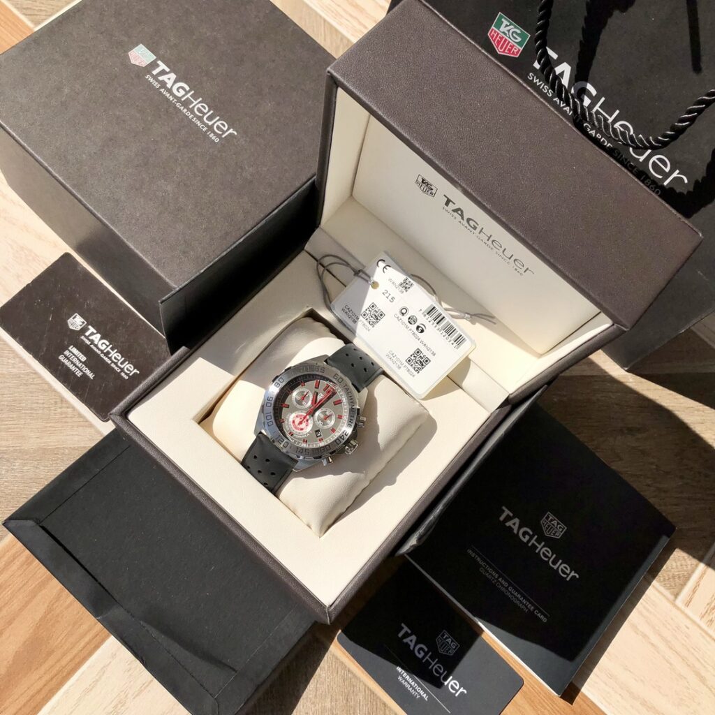 タグ・ホイヤー「TAG Heuer」Formula 1 メンズクオーツ腕時計 43mm