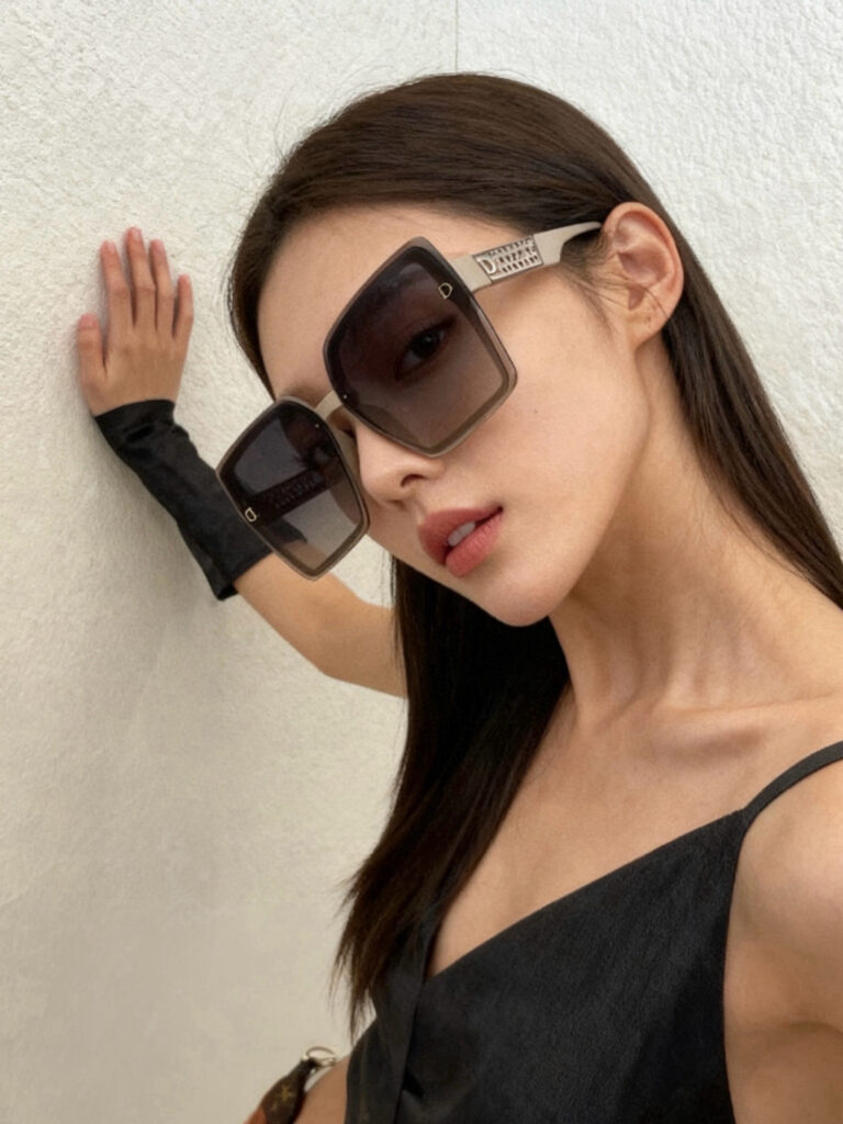 【注目新入荷】Dior フランス仕立てサングラス「ドライブ最適」
