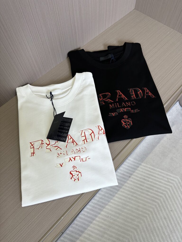 プラダ Prada ニューコレクション クルーネックTシャツ