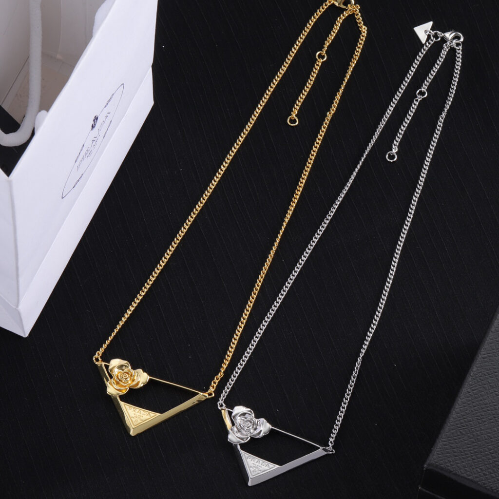 プラダ「Prada」Eternal Gold 18Kゴールドネックレス