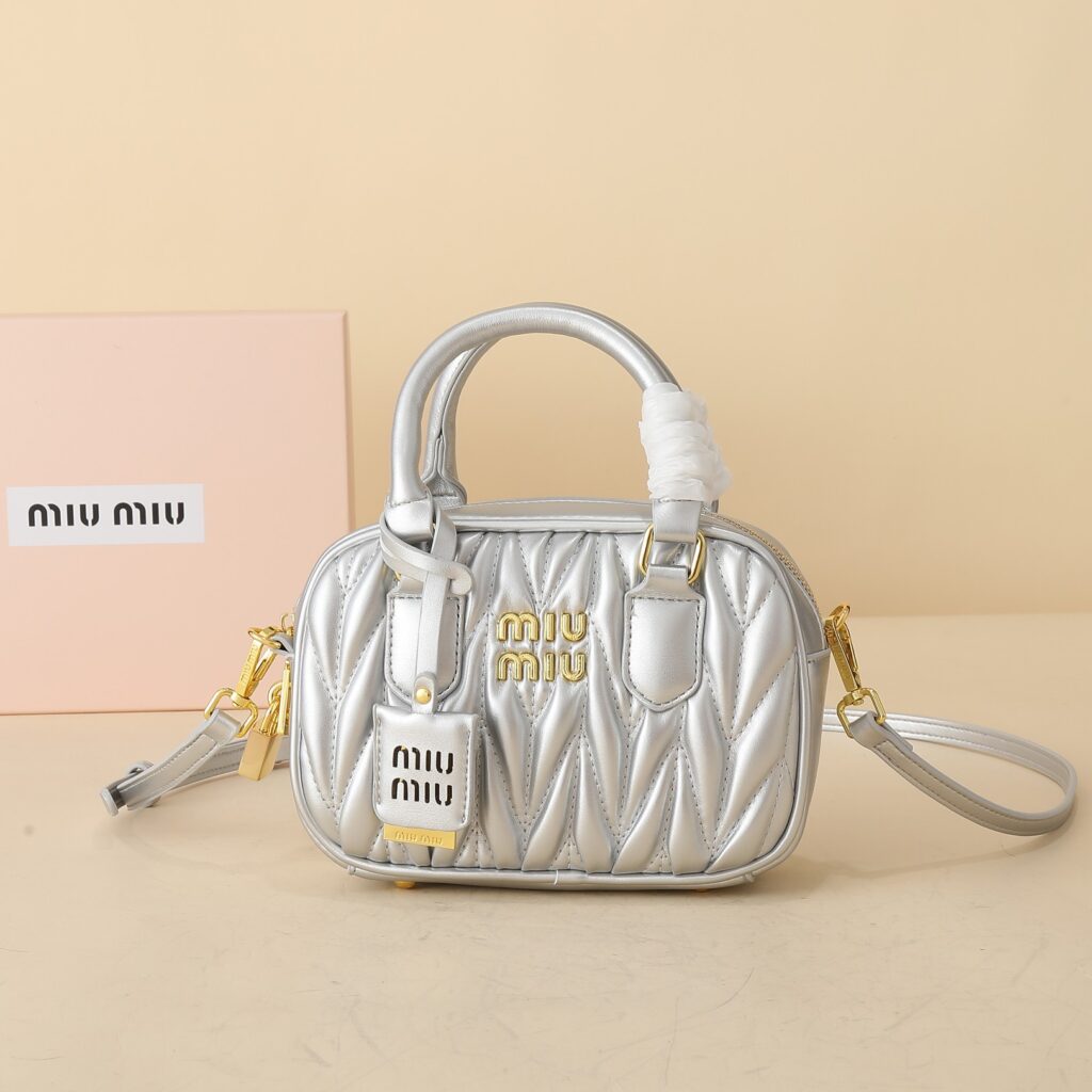 ミュウミュウ アルカディ マテラッセレザー スモールバッグ「Arcadie Bag」