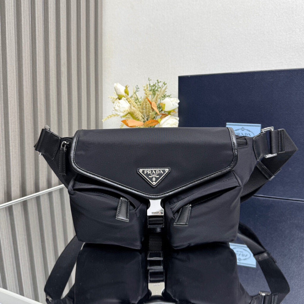 プラダ「Prada」ジオメトリック ショルダーバッグ ショルダーバッグ