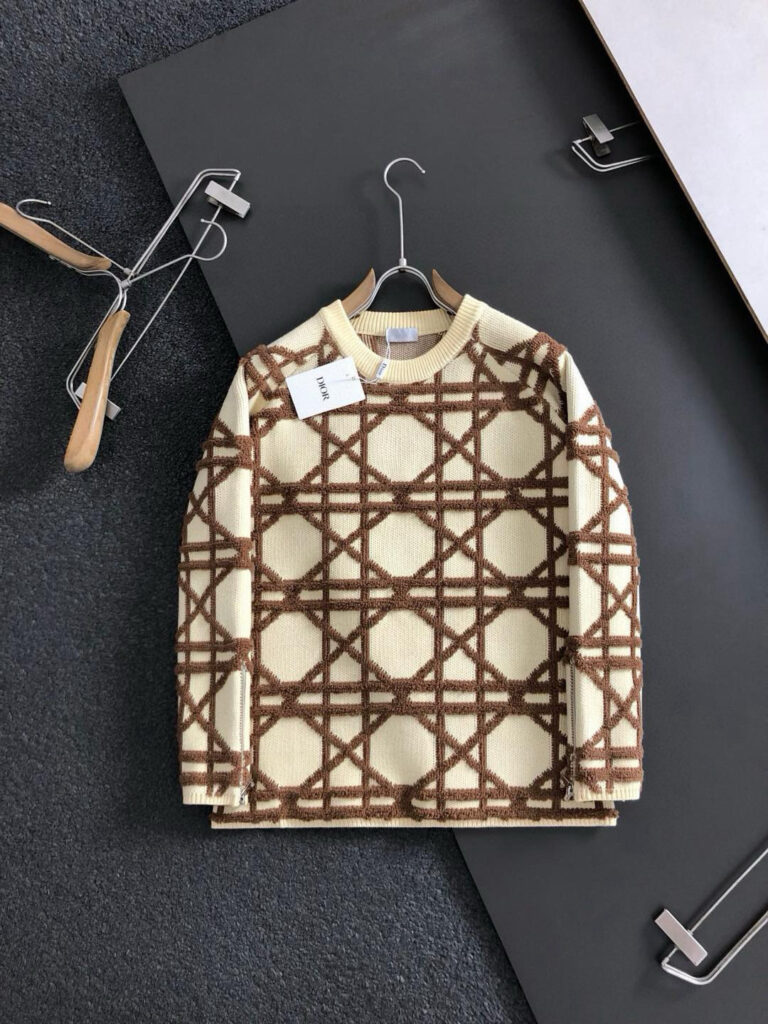 ディオール「Dior」秋冬のカラーブロックで合わせやすいニットセーター