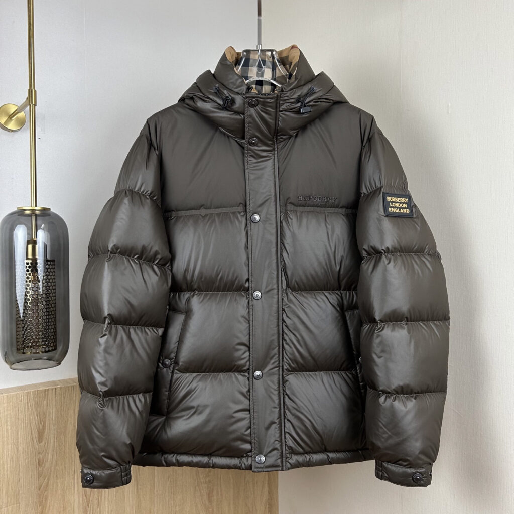 バーバリー「Burberry」秋冬フード付きダウンジャケット