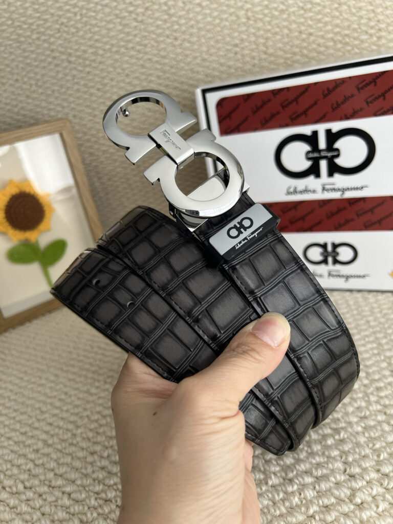 【新規倉庫入り】Salvatore Ferragamo 職人仕上げ高級ベルト「全長約 100cm」