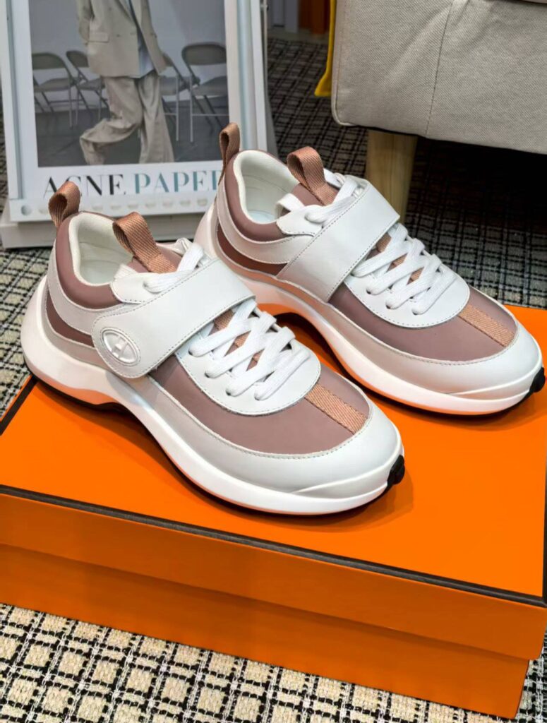 エルメス ループシリーズ カジュアルスニーカー「Loop sneaker」