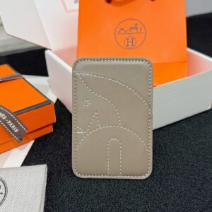 【限定新入荷】エルメス Cheval MagSafe 本革カードケース「12 シリーズ以降全 iPhone 対応」
