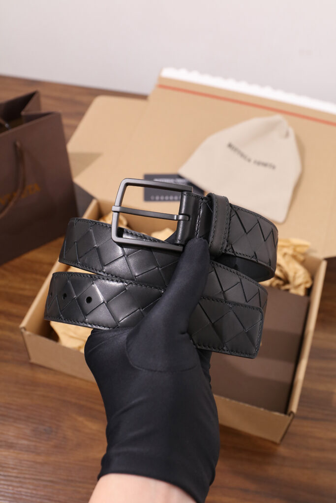 【ブランド品入庫】Bottega Veneta 上質素材ラグジュアリーベルト「全長約 100cm」