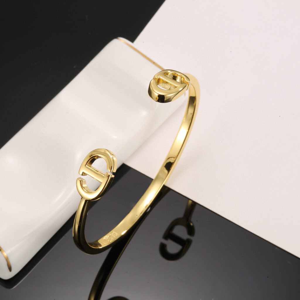ディオール「Dior」 オープンブレスレット 2025クルーズコレクション