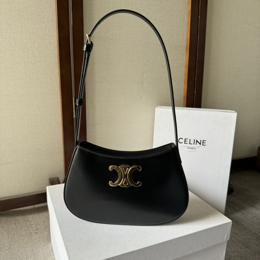 セリーヌ「Celine」 Tilly スムースレザーショルダーバッグ