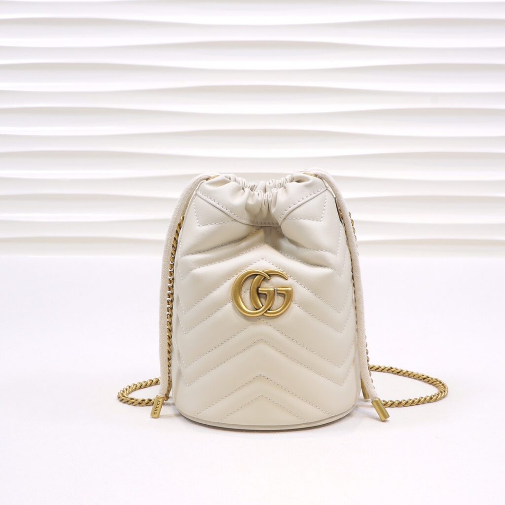 グッチ〔GGマーモント〕スモール バケットバッグ「GG Marmont Bag」