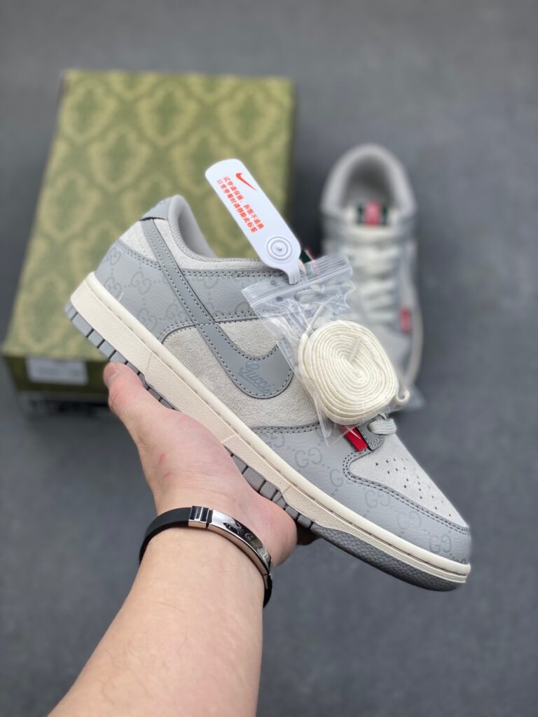 「コラボモデル」Gucci x Nike SB Dunk Low ホワイト＆グレー デュアルレーススニーカー