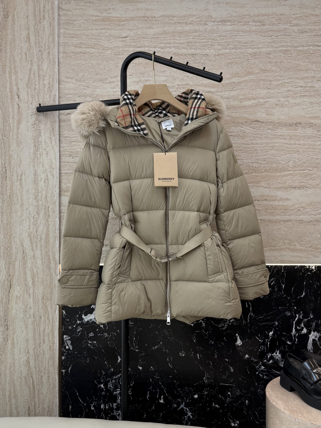 バーバリー「Burberry」秋冬レディースファー付き&スリムフィットフード付きダウンジャケット