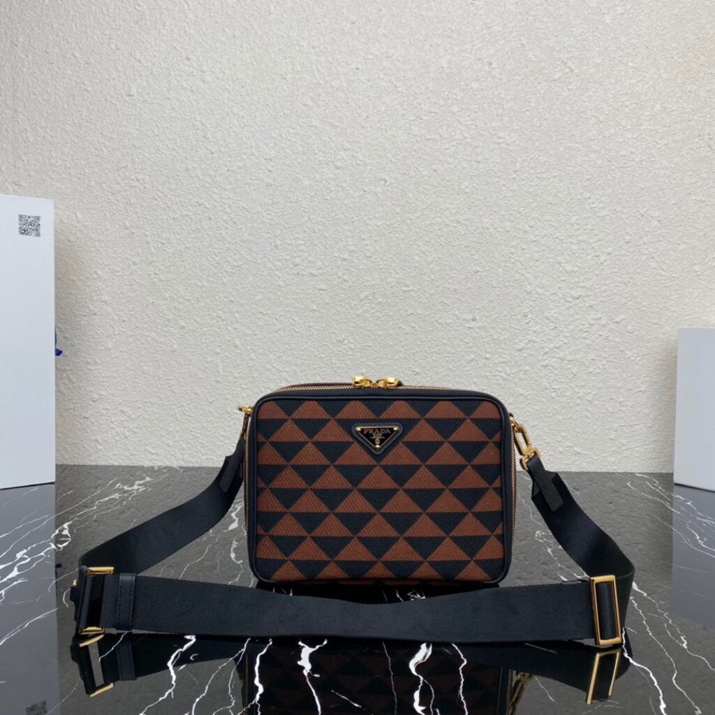 プラダ「Prada」ランウェイコレクション ショルダーバッグ