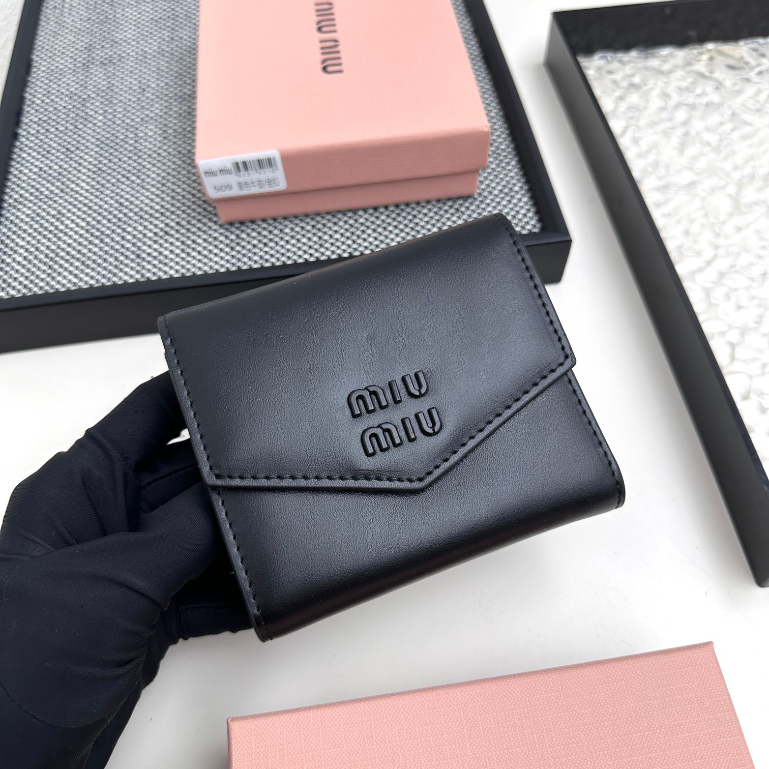ミュウミュウ アルカディ コンパクト フラップ ウォレット「Arcadie Wallet」