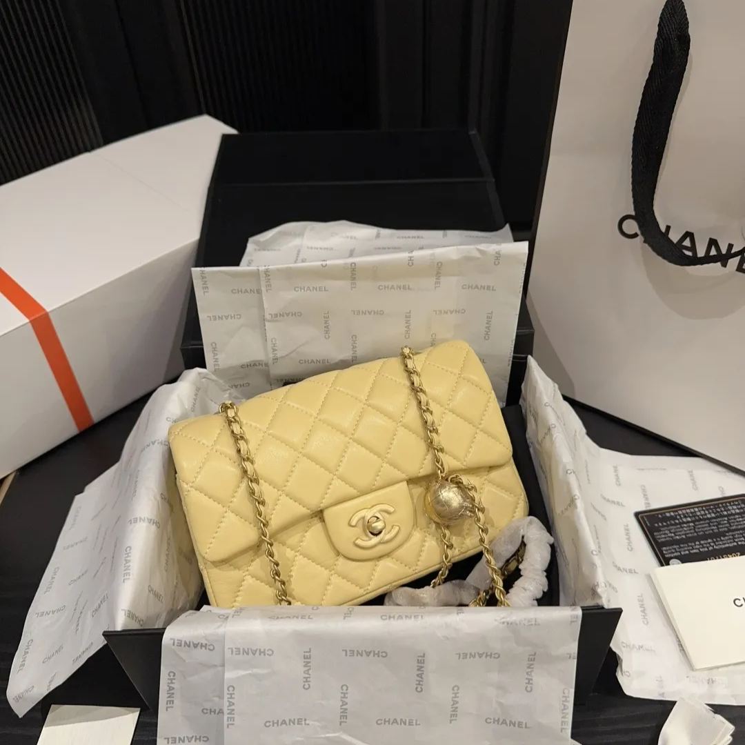 シャネル「Chanel」クラシック フラップ ゴールドボール チェーンバッグ