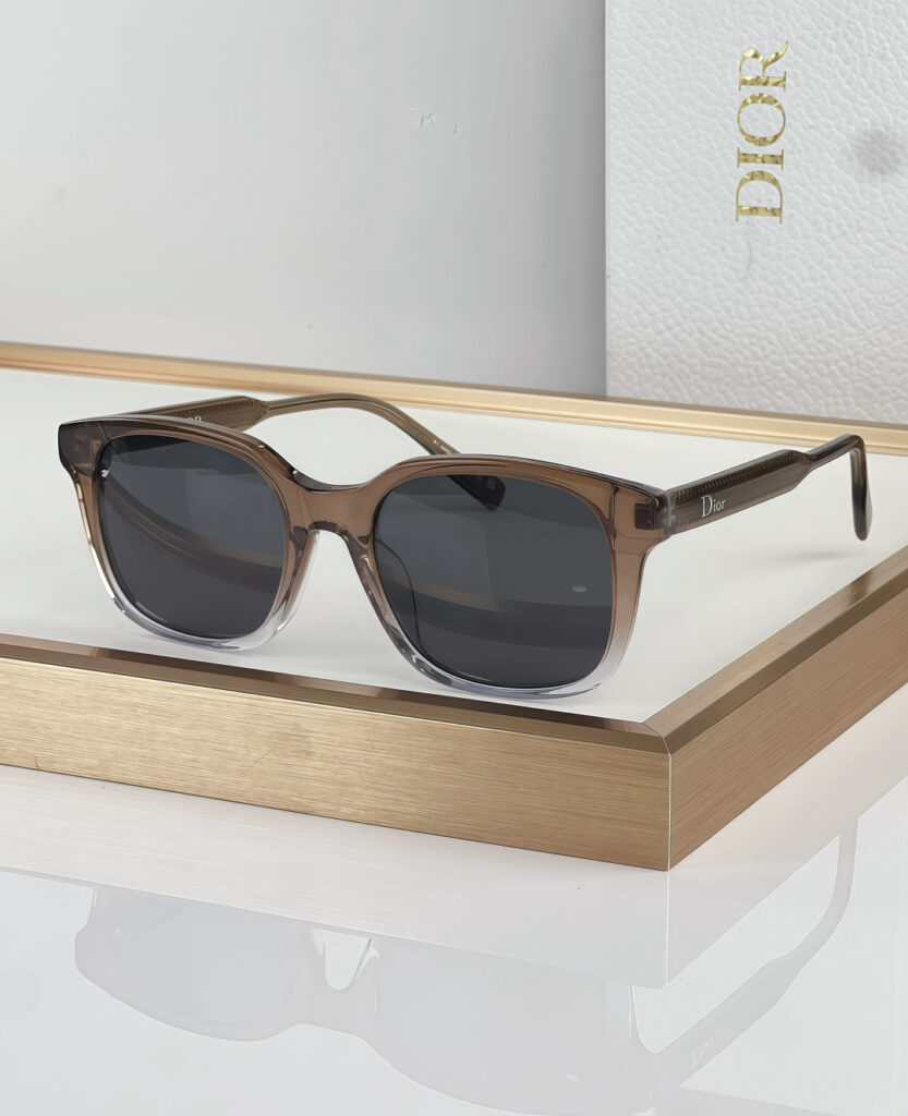 【注目新入荷】Dior フランス仕立てサングラス「ドライブ最適」