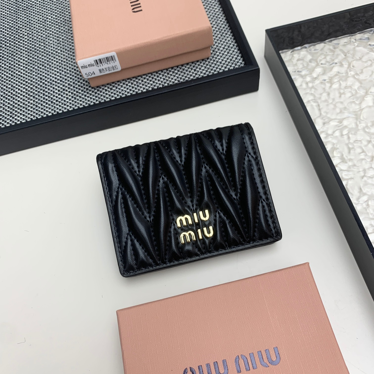 ミュウミュウ「Miu Miu」マテラッセレザー 折り財布
