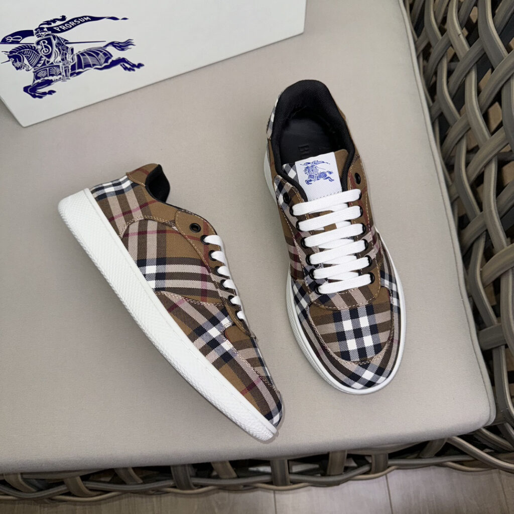 バーバリー チェック テラス スニーカー「Terrace Sneakers」