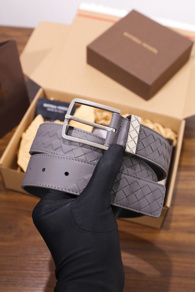 【ブランド品入庫】Bottega Veneta 上質素材ラグジュアリーベルト「全長約 100cm」