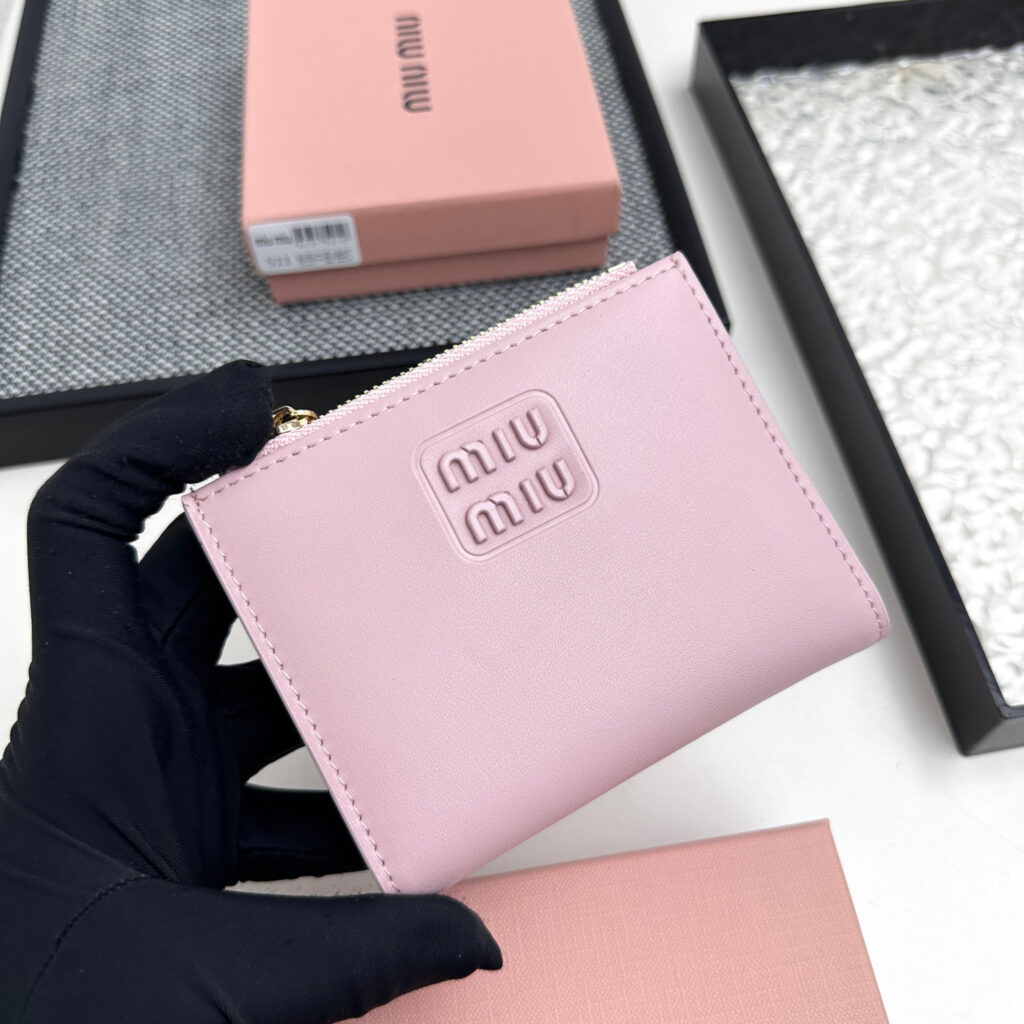 ミュウミュウ アルカディ レザー 財布「Arcadie Wallet」
