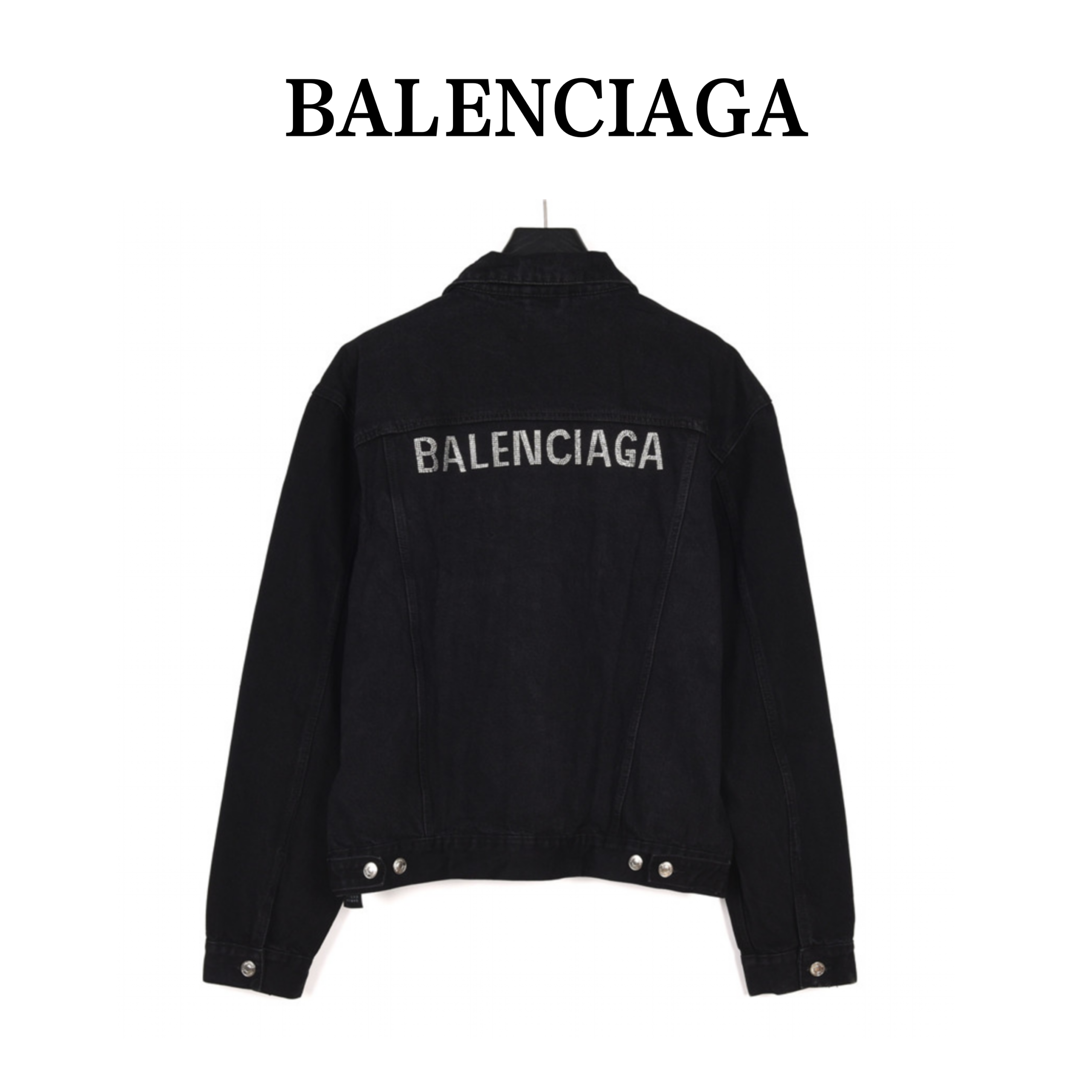バレンシアガ「Balenciaga」 24ss 背中にホットフィックスでロゴが付けられたジーンズジャケット