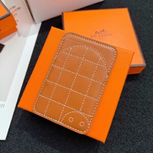【限定新入荷】エルメス Cheval MagSafe 本革カードケース「12 シリーズ以降全 iPhone 対応」