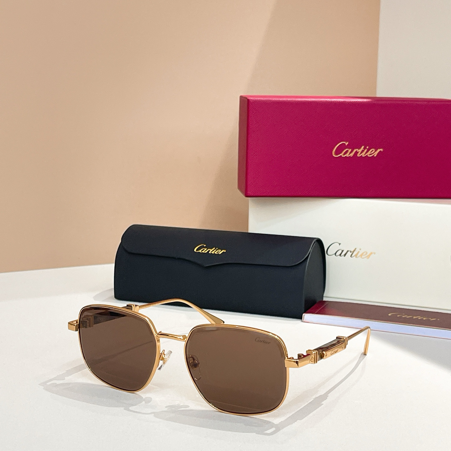 【高級品入庫】Cartier クラシカル貴族風サングラス「上質フレーム」