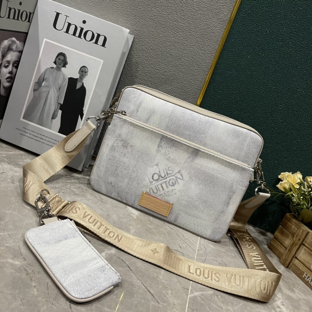 ルイ・ヴィトン「Louis Vuitton」新作 Trio メッセンジャーバッグ