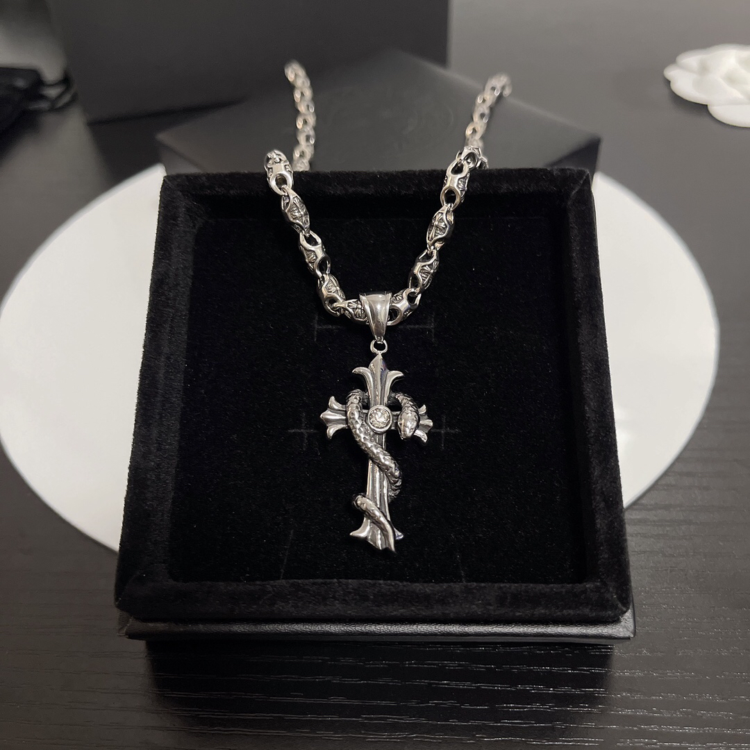 クロムハーツ「Chrome Hearts」のクラシックネックレス - 日常に上品なアクセントを添えるユニセックスモデル