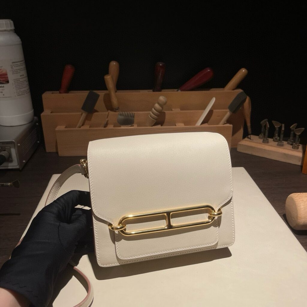 エルメス「Hermès」ルーリス 19 ショルダーバッグ「Roulis Bag」
