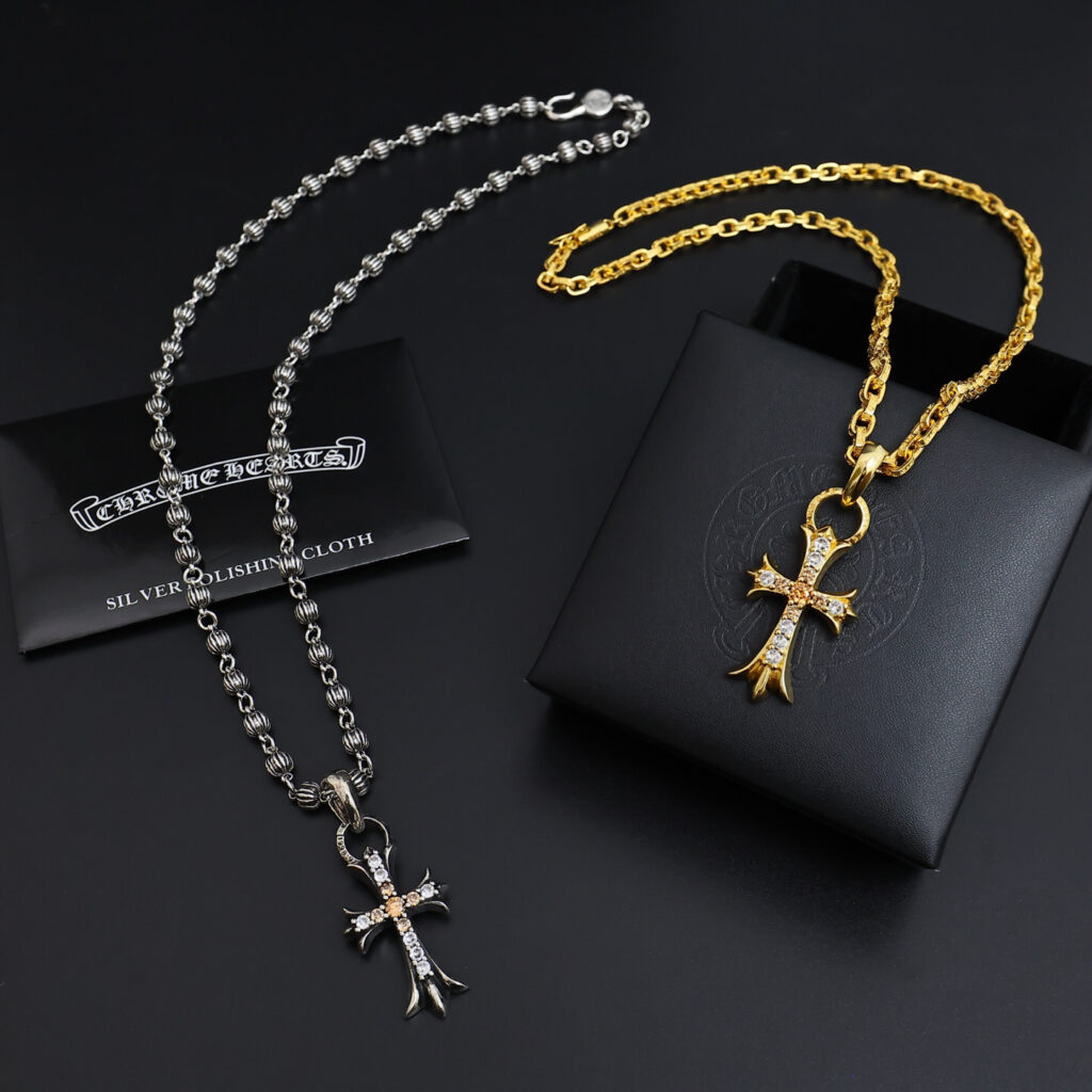 クロムハーツ「Chrome Hearts」のクラシックネックレス - 日常に上品なアクセントを添えるユニセックスモデル