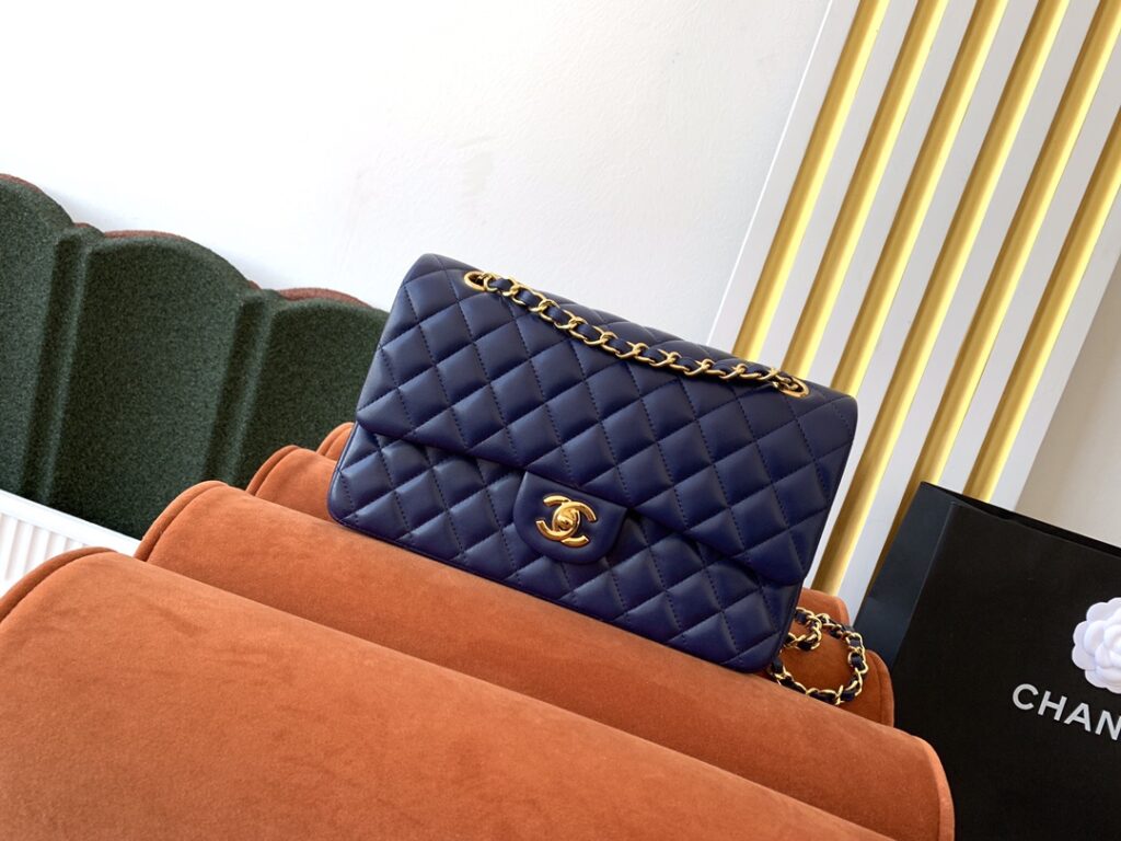 シャネル 11.12 クラシック ハンドバッグ「Flap Bag」