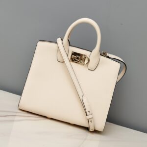 フェラガモ「Ferragamo」スタジオレザートートバッグ