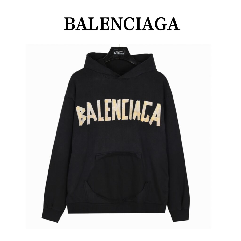 バレンシアガ「Balenciaga」 スクラッチ「磨破」とマスキングテープ「胶带」デザインのフード付きスウェットシャツ