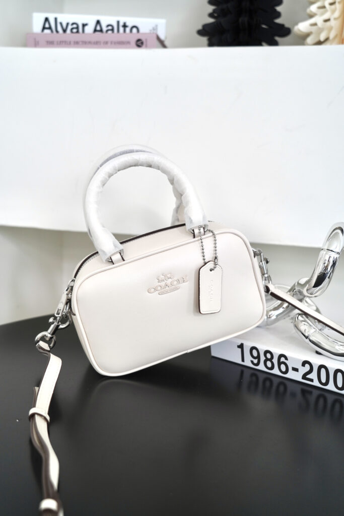 コーチ「Coach」 Satchel ピローショルダーバッグ ‌