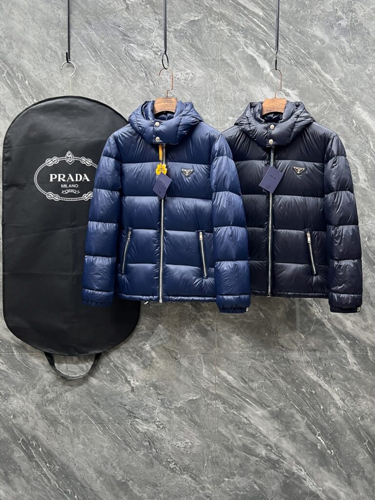 プラダ「Prada」秋冬ダウンジャケット スタンドカラー