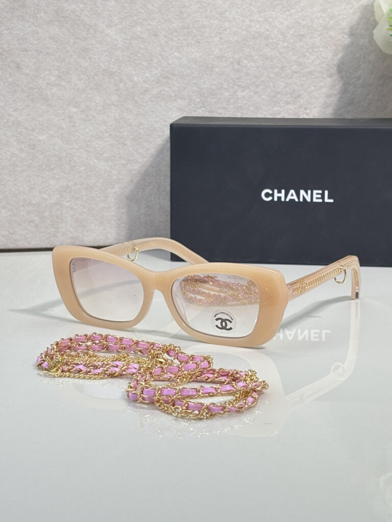 【新作到着】Chanel ハイセンスデザインサングラス「遮光レンズ搭載」