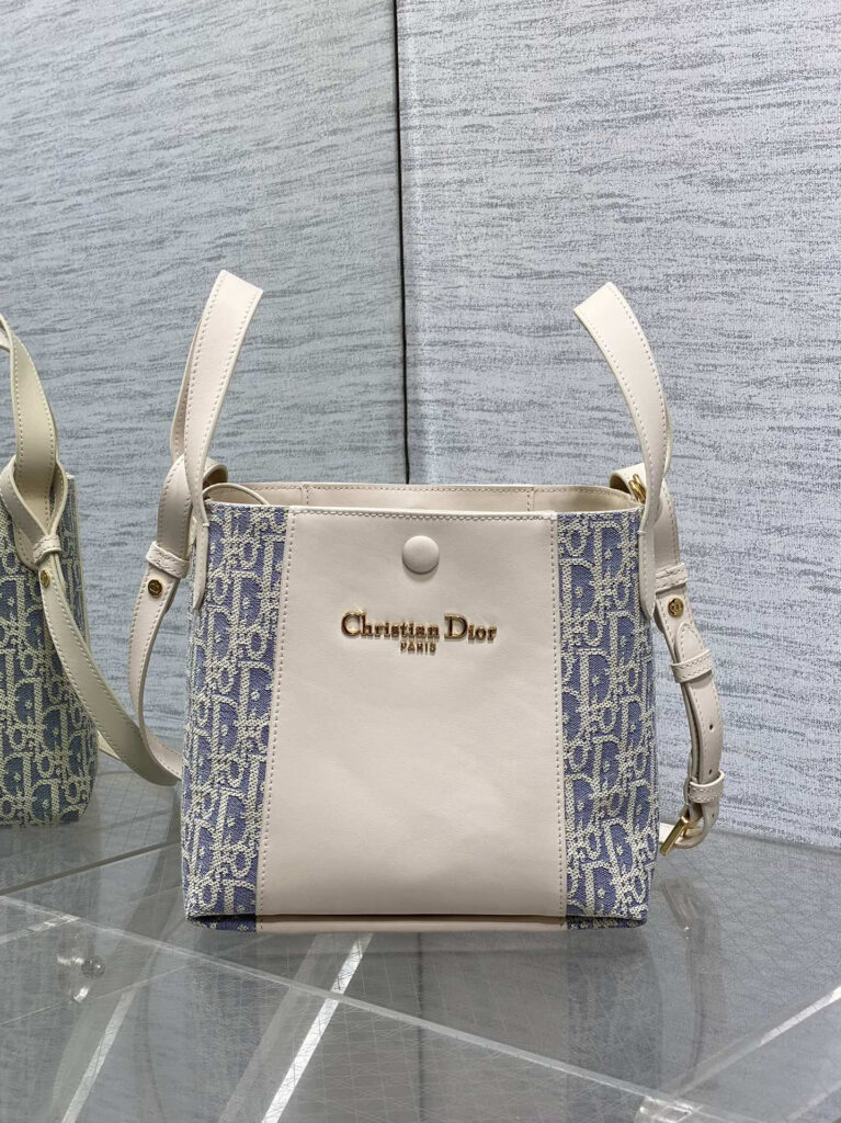 ディオール「Dior」Signature バケットバッグ