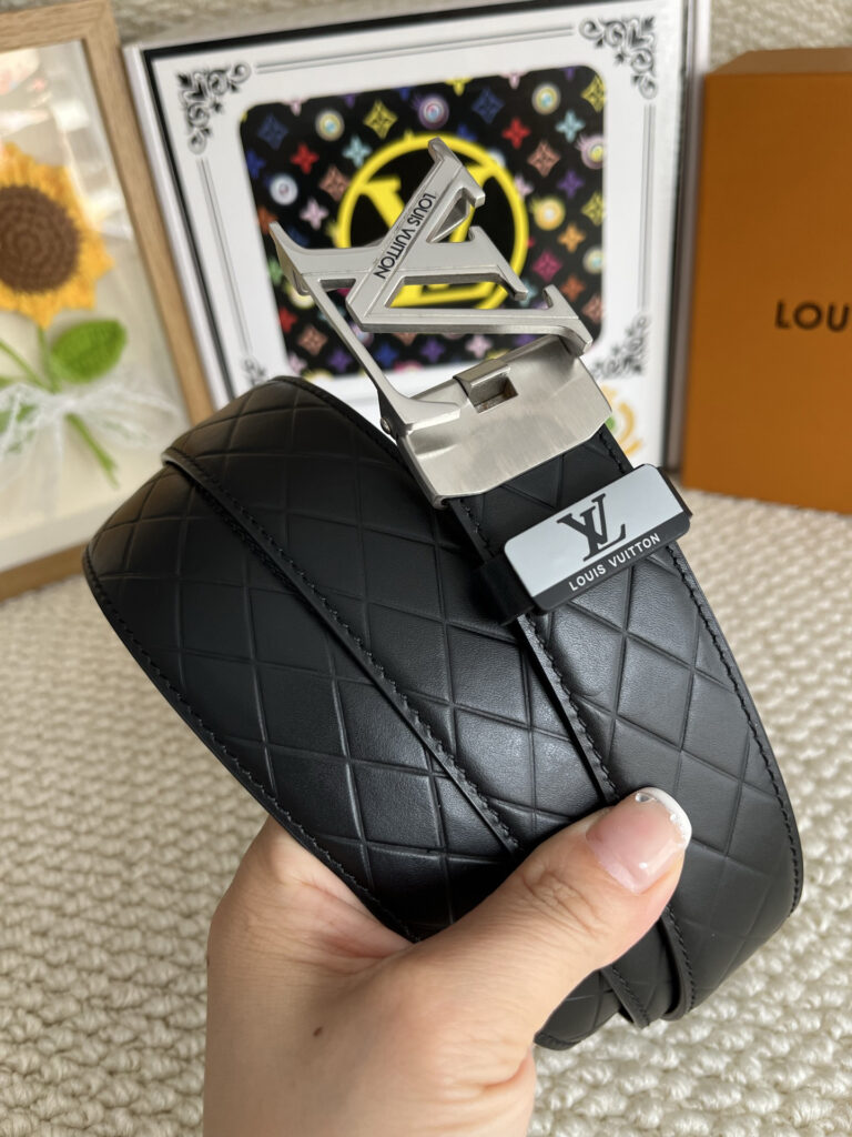 【新商品入荷】Louis Vuitton クラシックハイクオリティベルト「全長約 100cm」