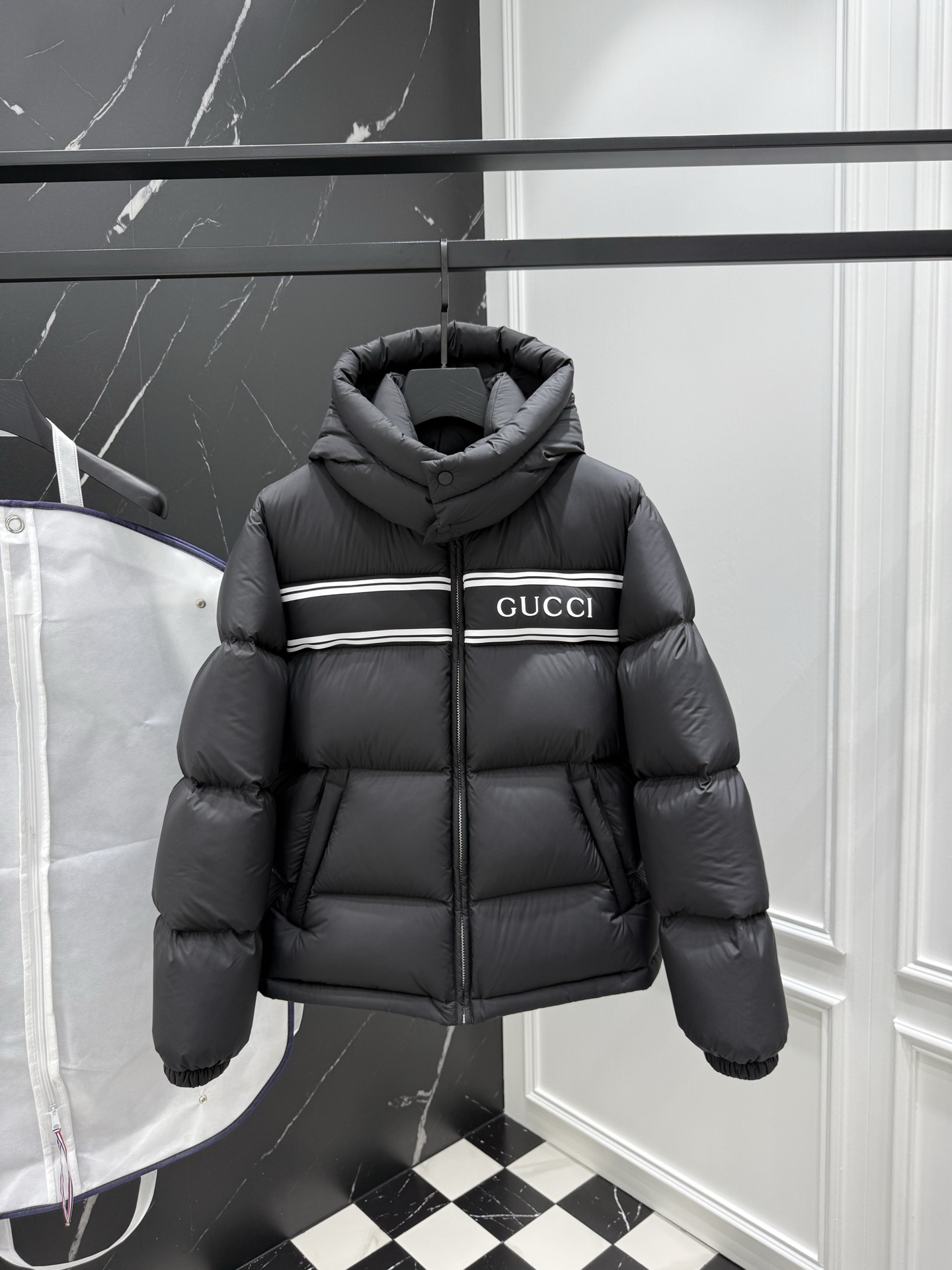 グッチ「Gucci」秋冬フード付きダウンジャケット