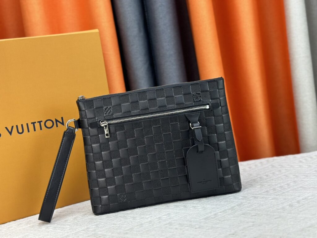 ルイ・ヴィトン「Louis Vuitton」テイクオフ･ポーチ