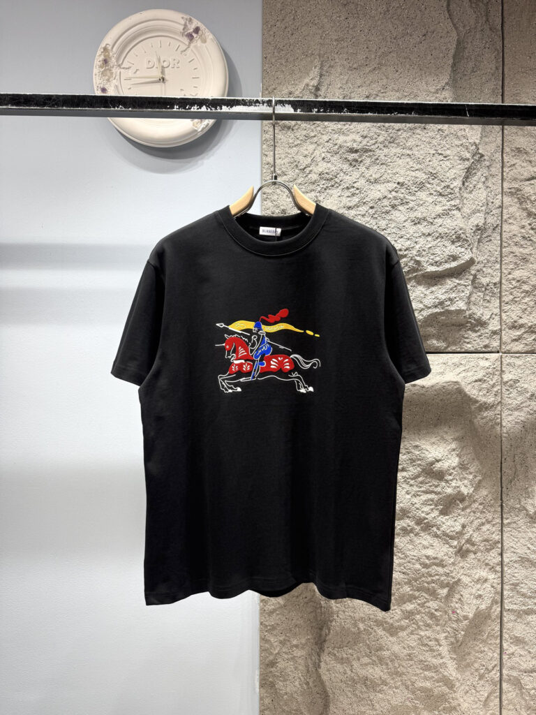 バーバリー「Burberry」 2026SS 馬年記念 Tシャツ