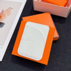 【限定新入荷】エルメス Cheval MagSafe 本革カードケース「12 シリーズ以降全 iPhone 対応」